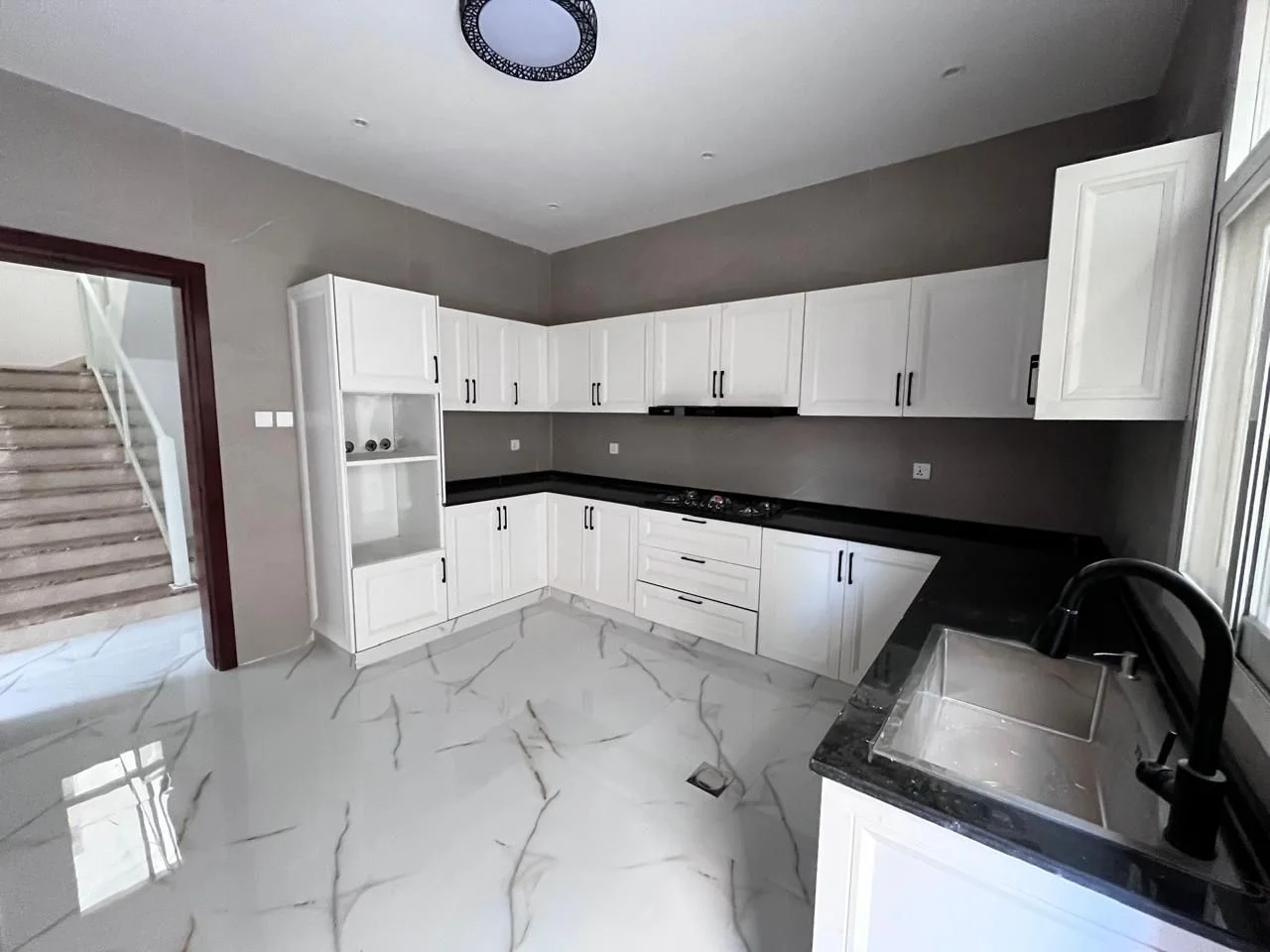 5 Bedroom Villa for Rent image 5