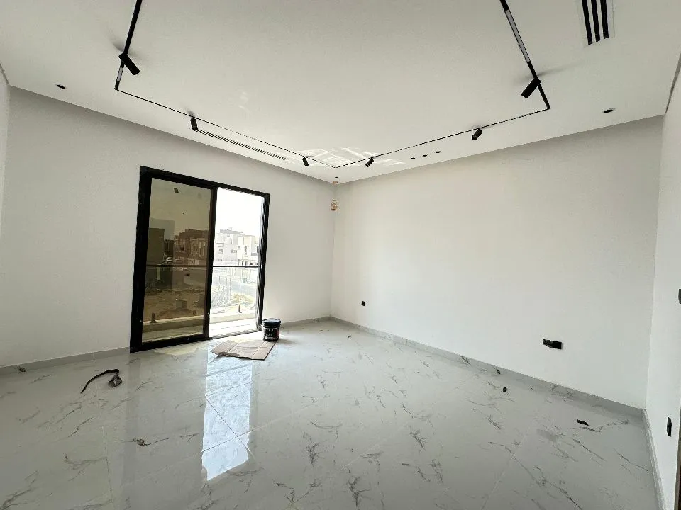 luxurious villa for rent image 2